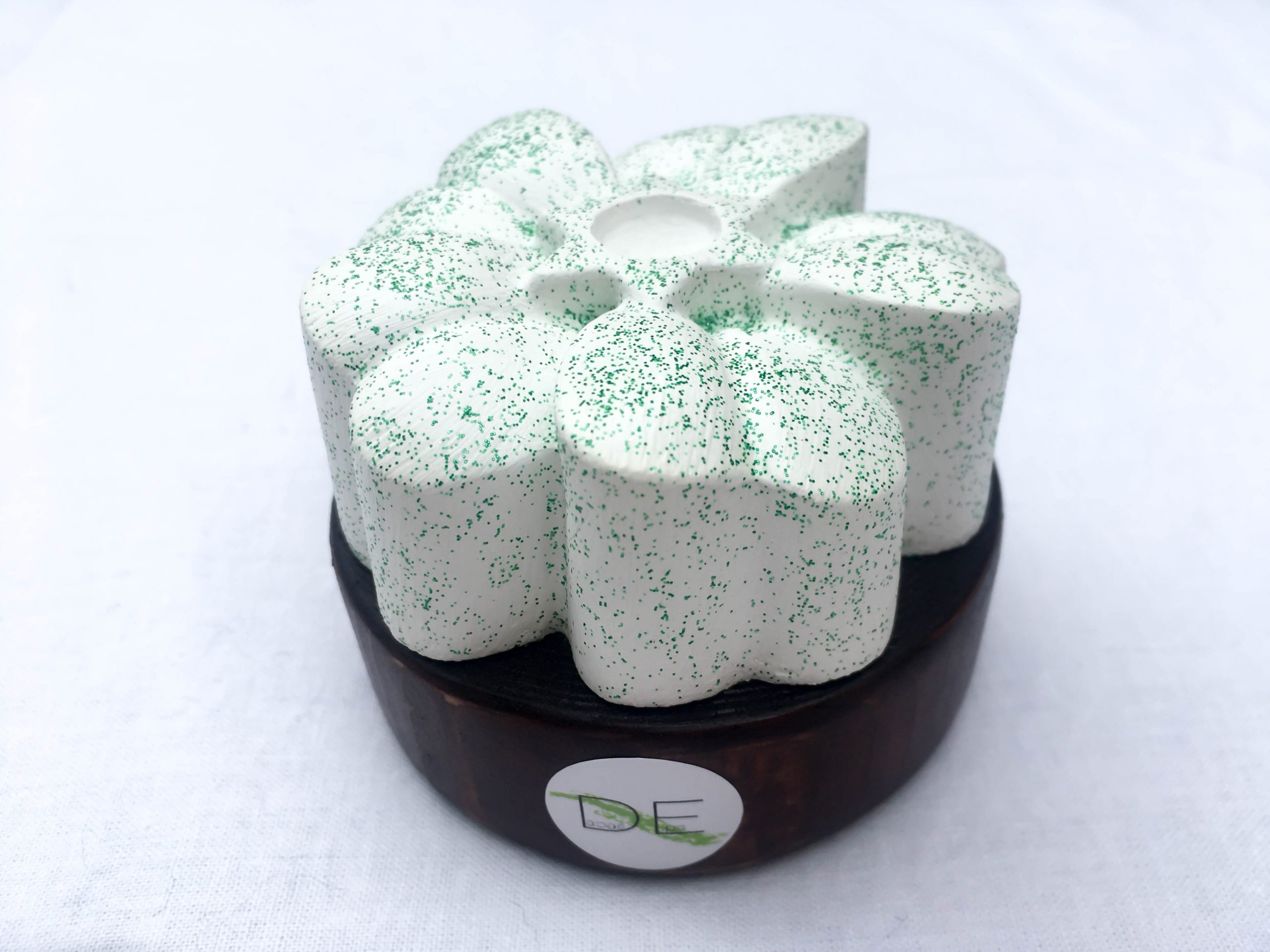 Aromaterapija – Aroma akmens - balts zieds ar zaļiem spīdumiem - Nr.101